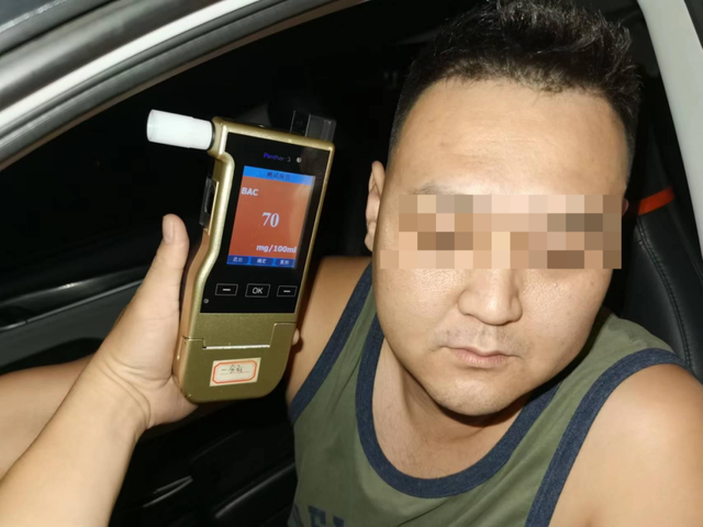 一男子喝酒看球狂歡后酒駕，三亞交警：禁駕5年！